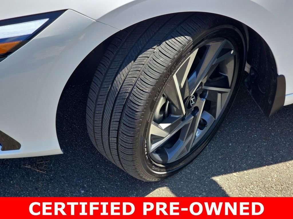 Used 2025 Hyundai Elantra Limited image 32
