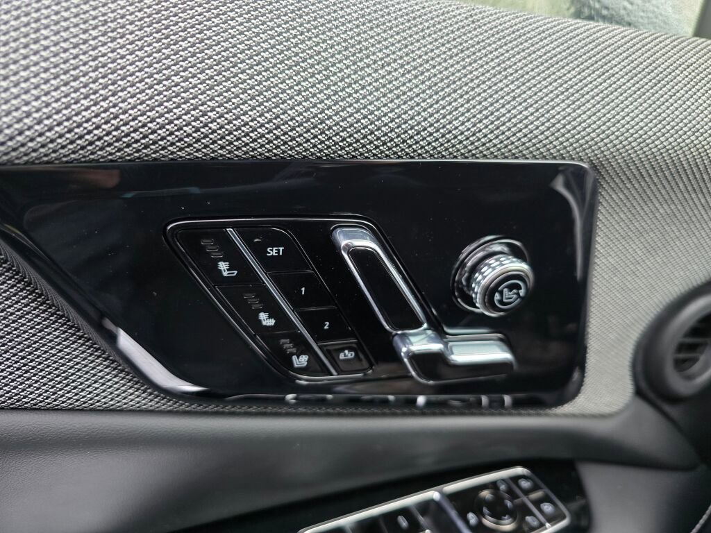 New 2026 Cadillac Optiq Luxury 2 image 23