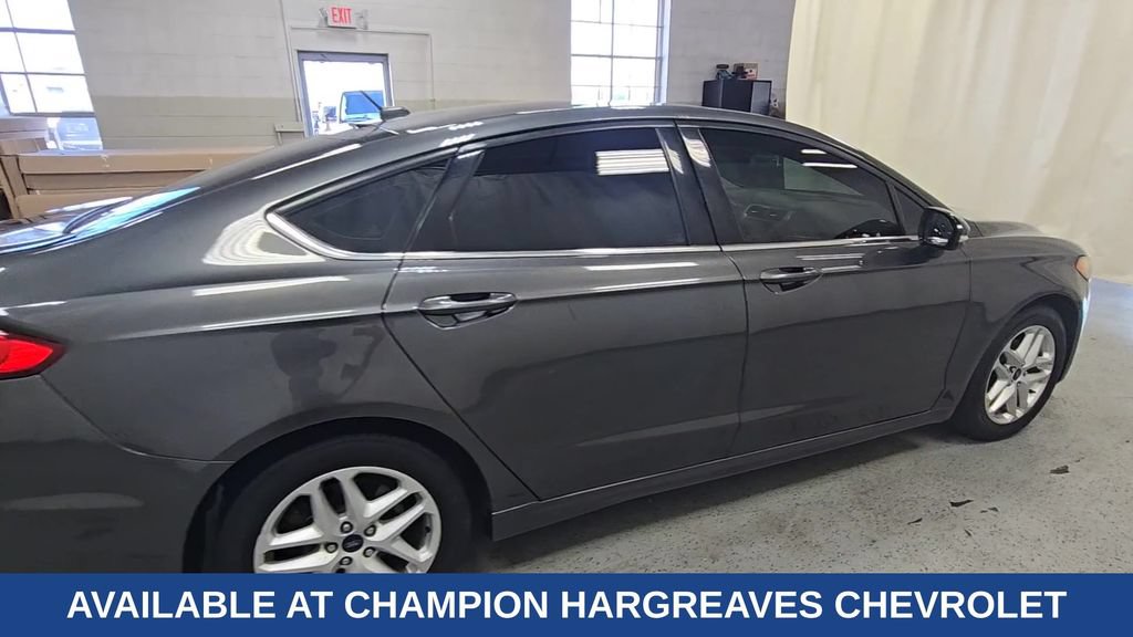 Used 2017 Ford Fusion SE w/ Fusion SE Technology Package FWD image 11