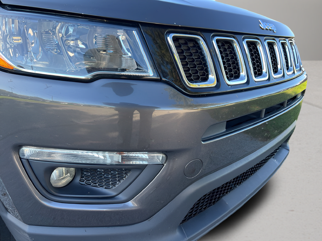 Used 2018 Jeep Compass Latitude w/ Safe & Security Group AWD/4WD image 31