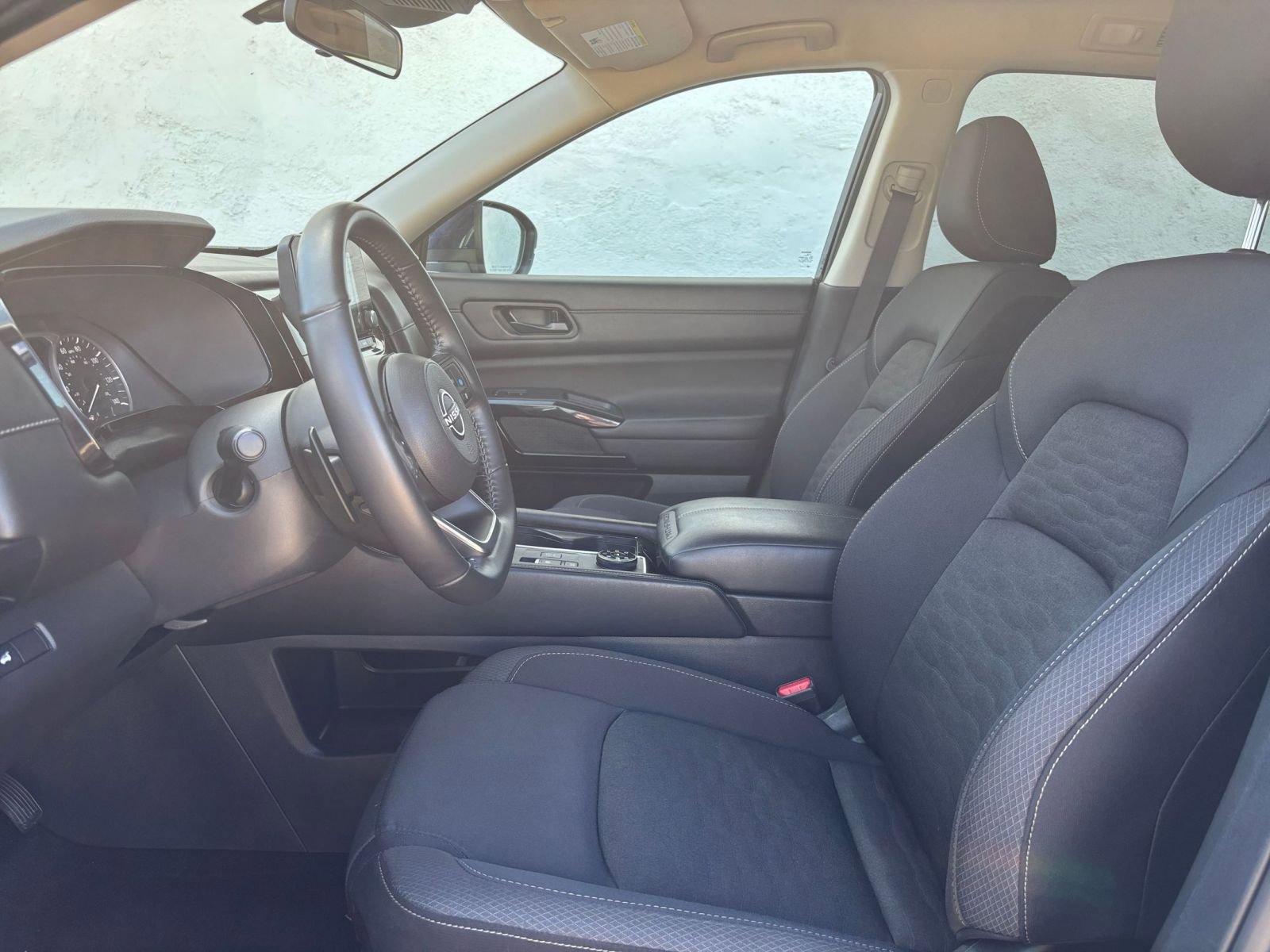 Used 2025 Nissan Pathfinder SV image 29