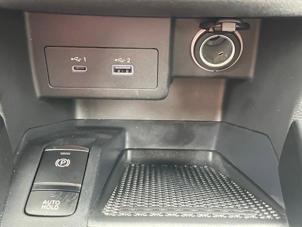 Used 2024 Nissan Kicks SV image 32