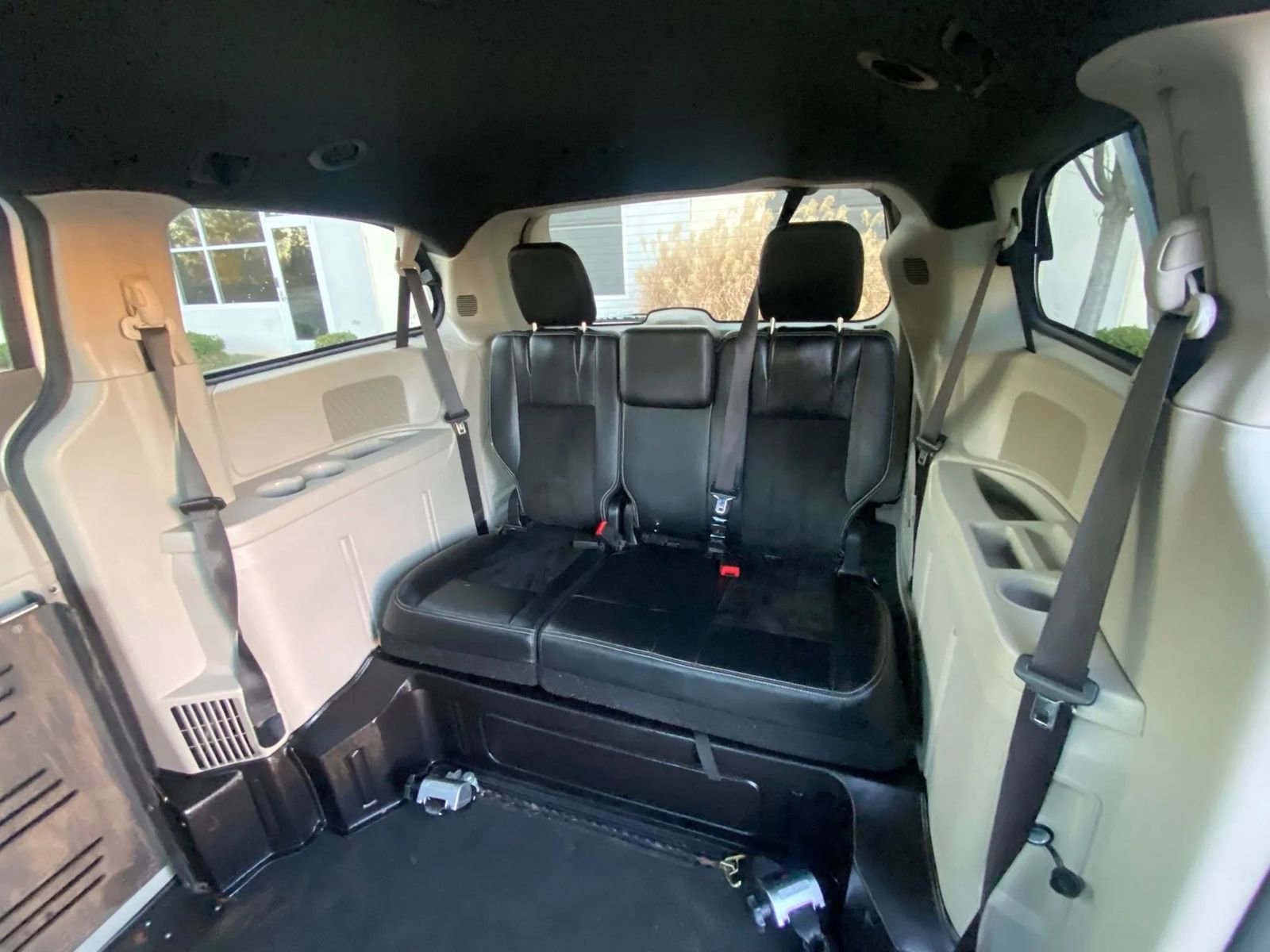 Used 2017 Dodge Grand Caravan SXT image 18