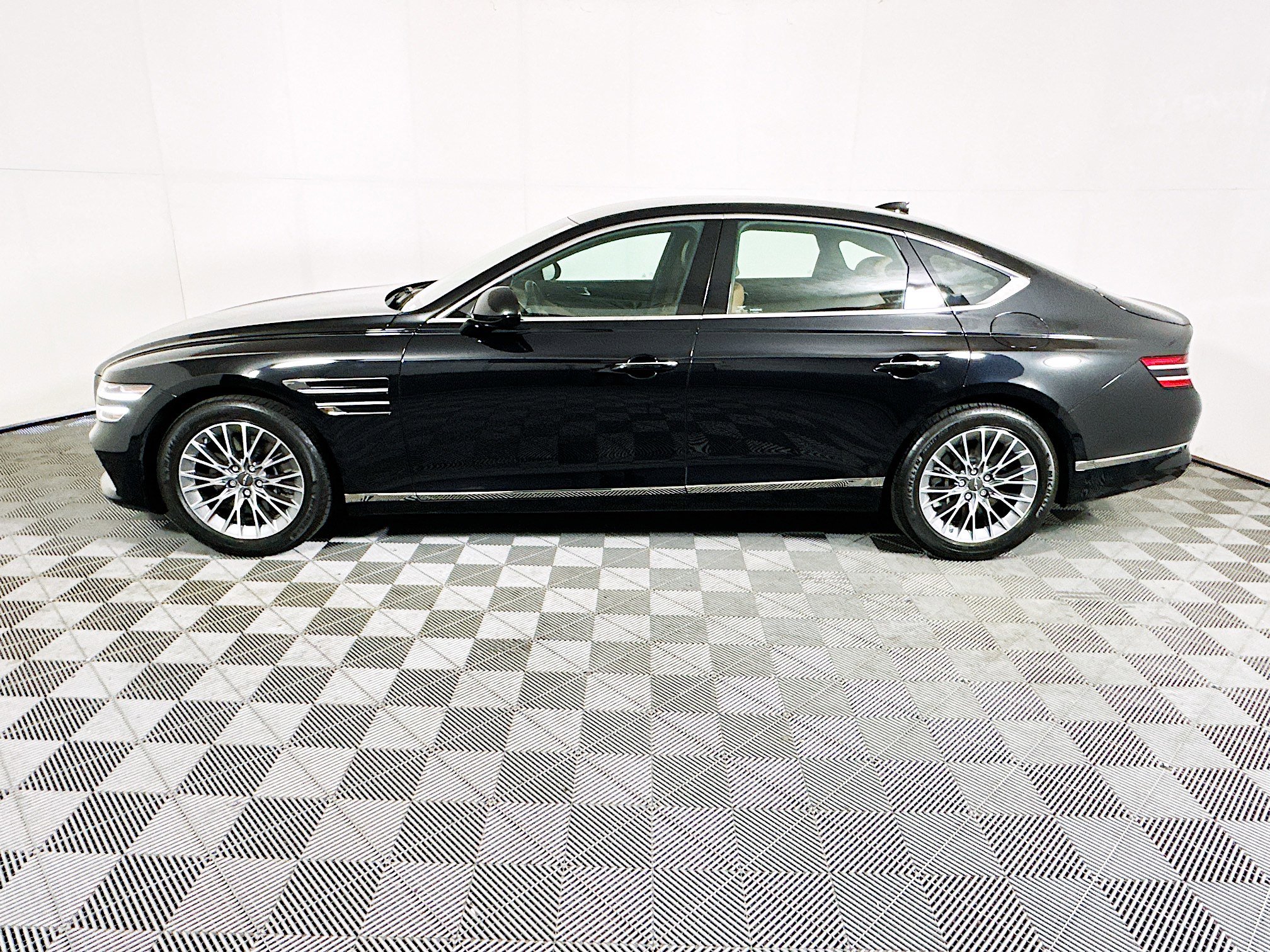 Used 2024 Genesis G80 2.5T image 6