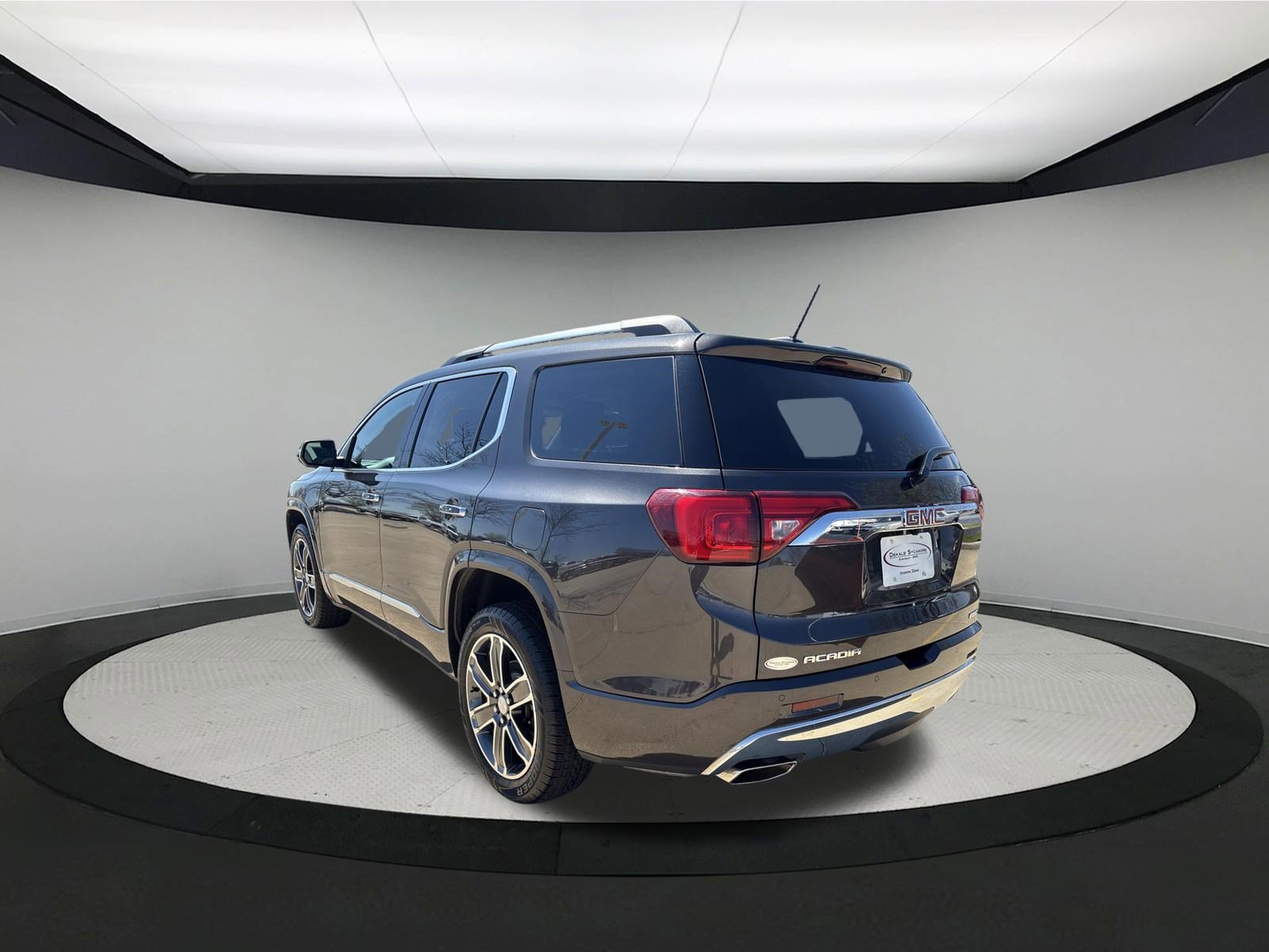 Used 2018 GMC Acadia Denali w/ Technology Package image 3