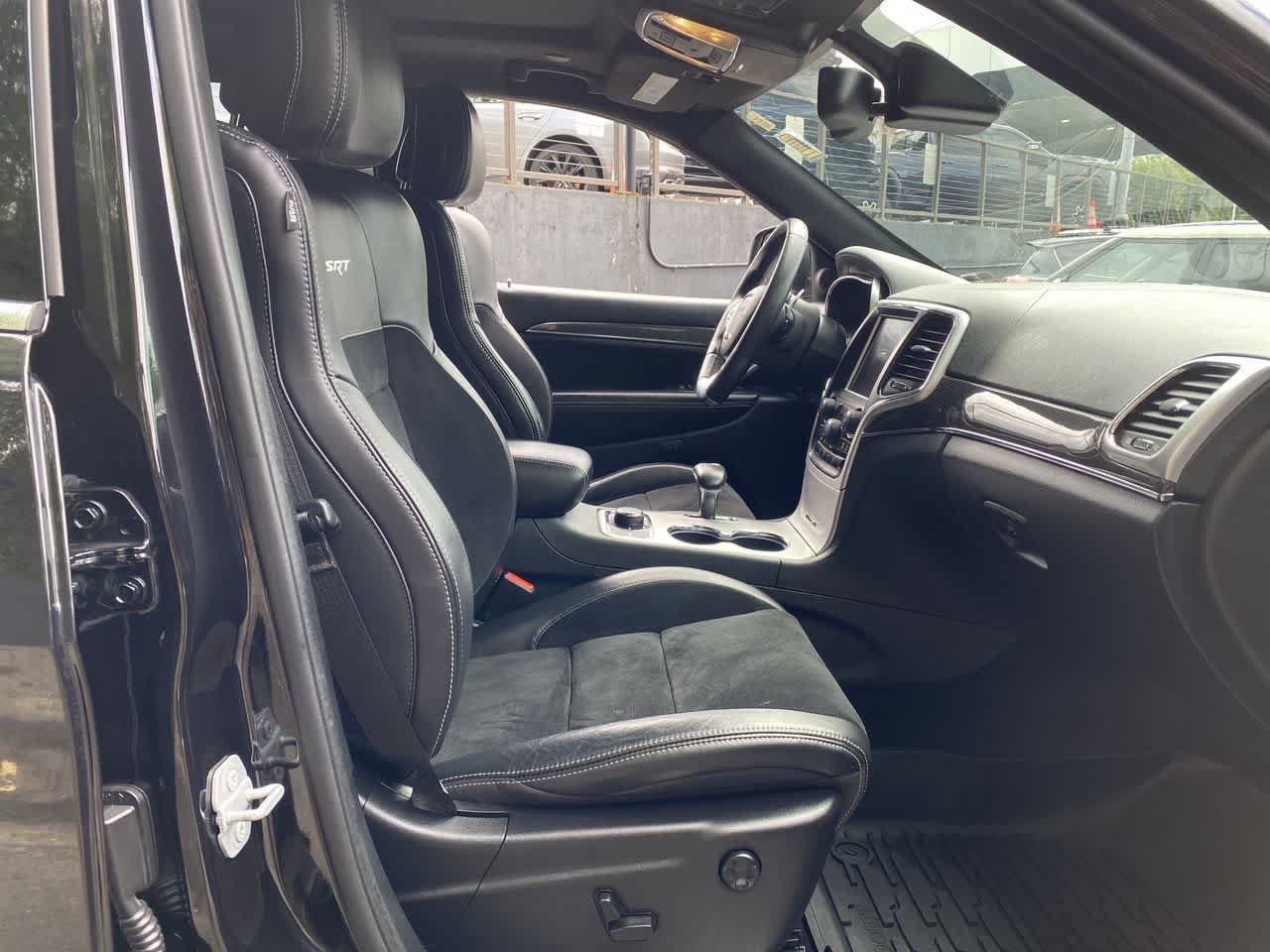 Used 2015 Jeep Grand Cherokee SRT w/ Luxury Group II AWD/4WD image 19