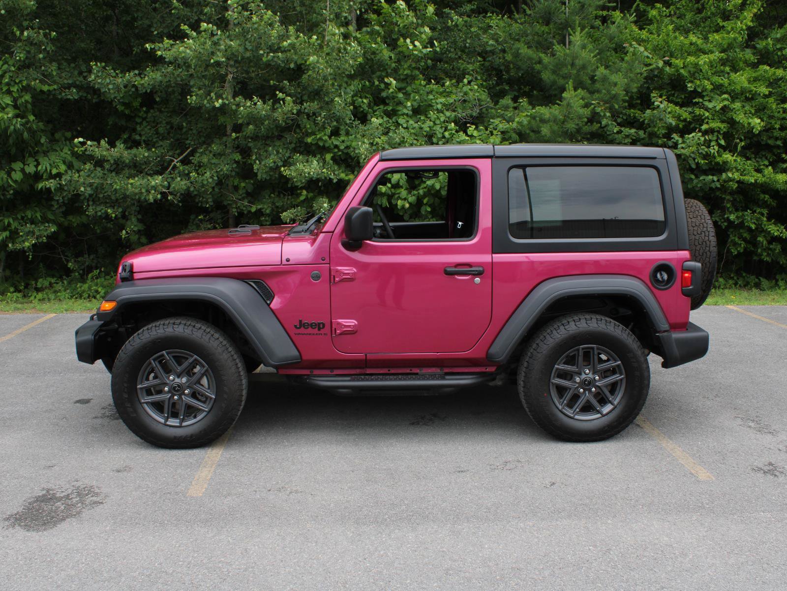 Used 2024 Jeep Wrangler Sport AWD/4WD image 5