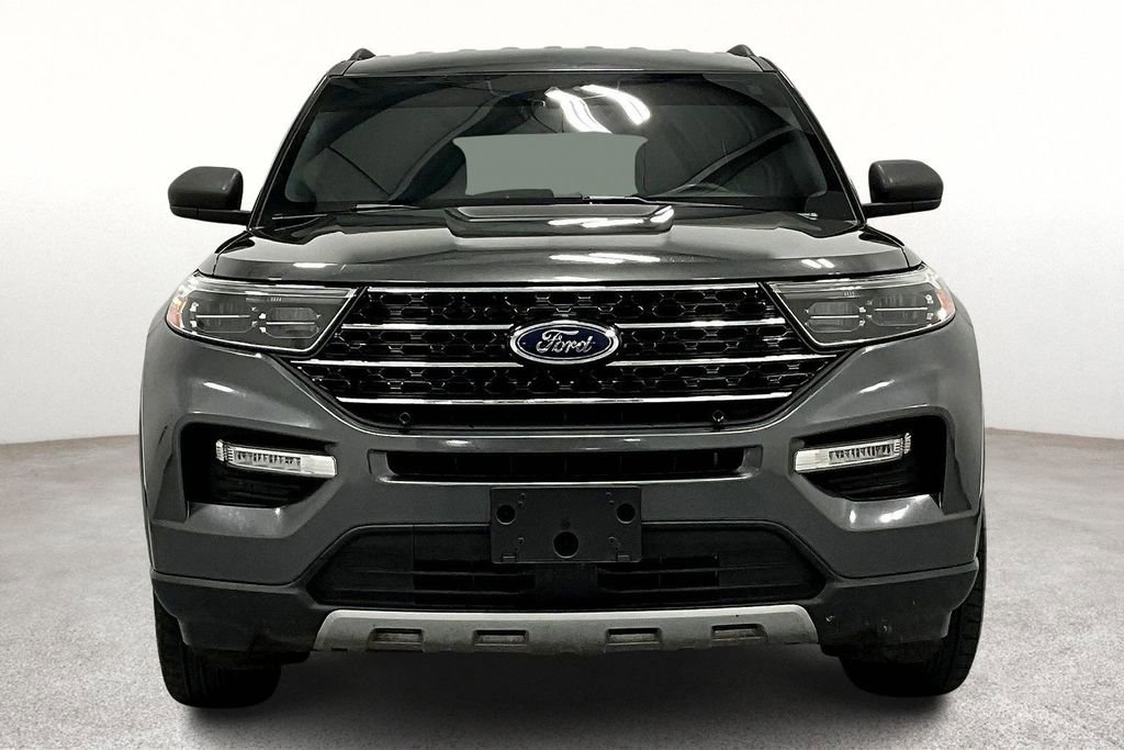 Used 2020 Ford Explorer XLT w/ Equipment Group 202A image 5
