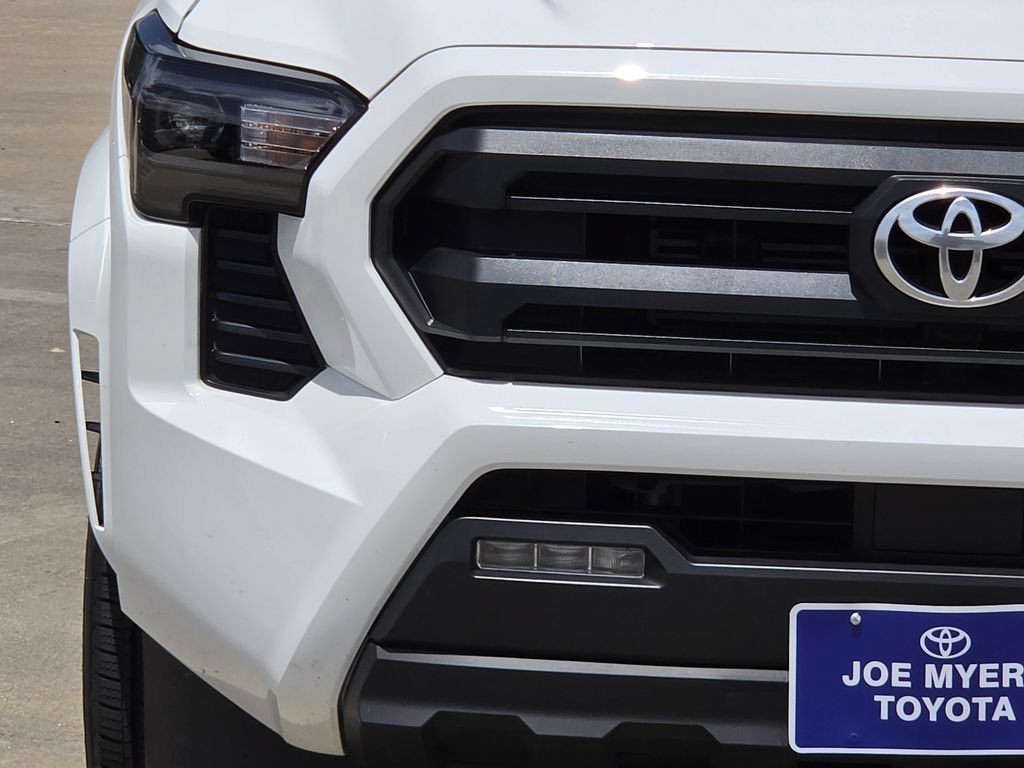 Used 2025 Toyota Tacoma SR5 AWD/4WD image 5