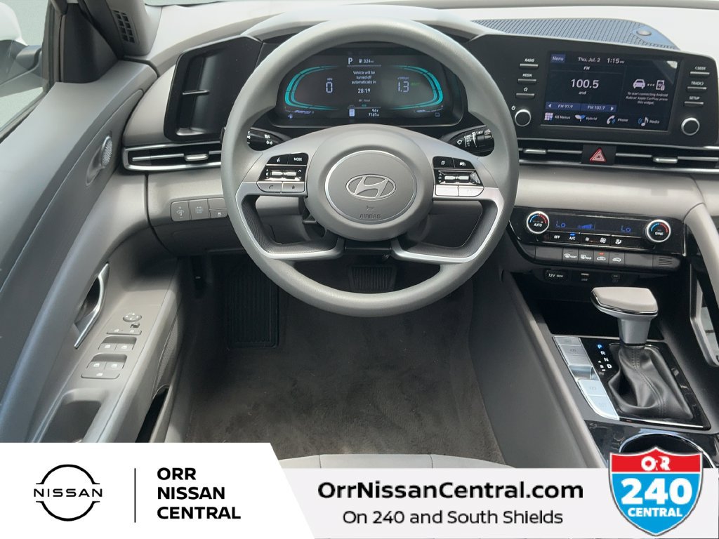 Used 2025 Hyundai Elantra Hybrid FWD image 14