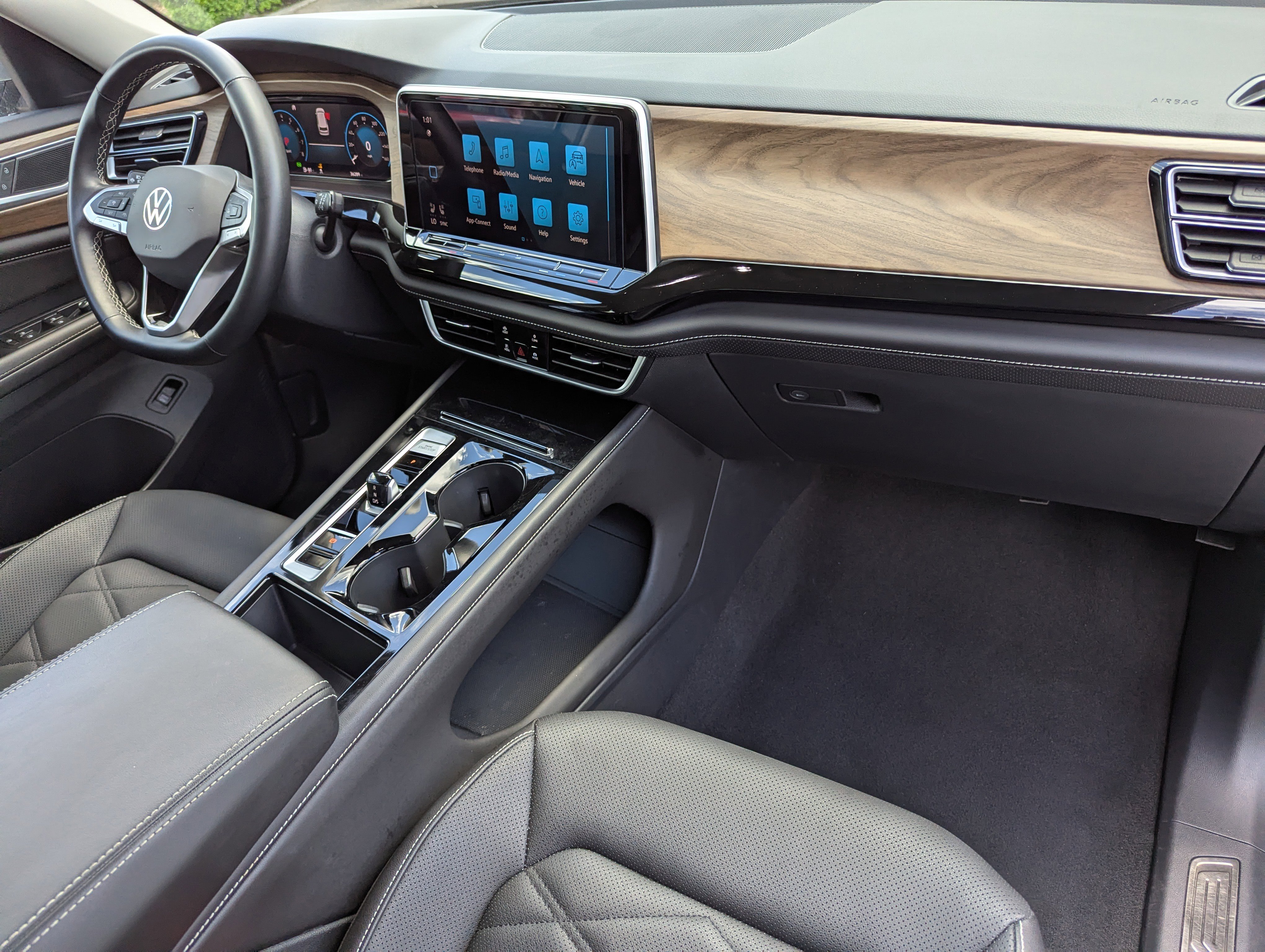 Used 2025 Volkswagen Atlas SE image 12