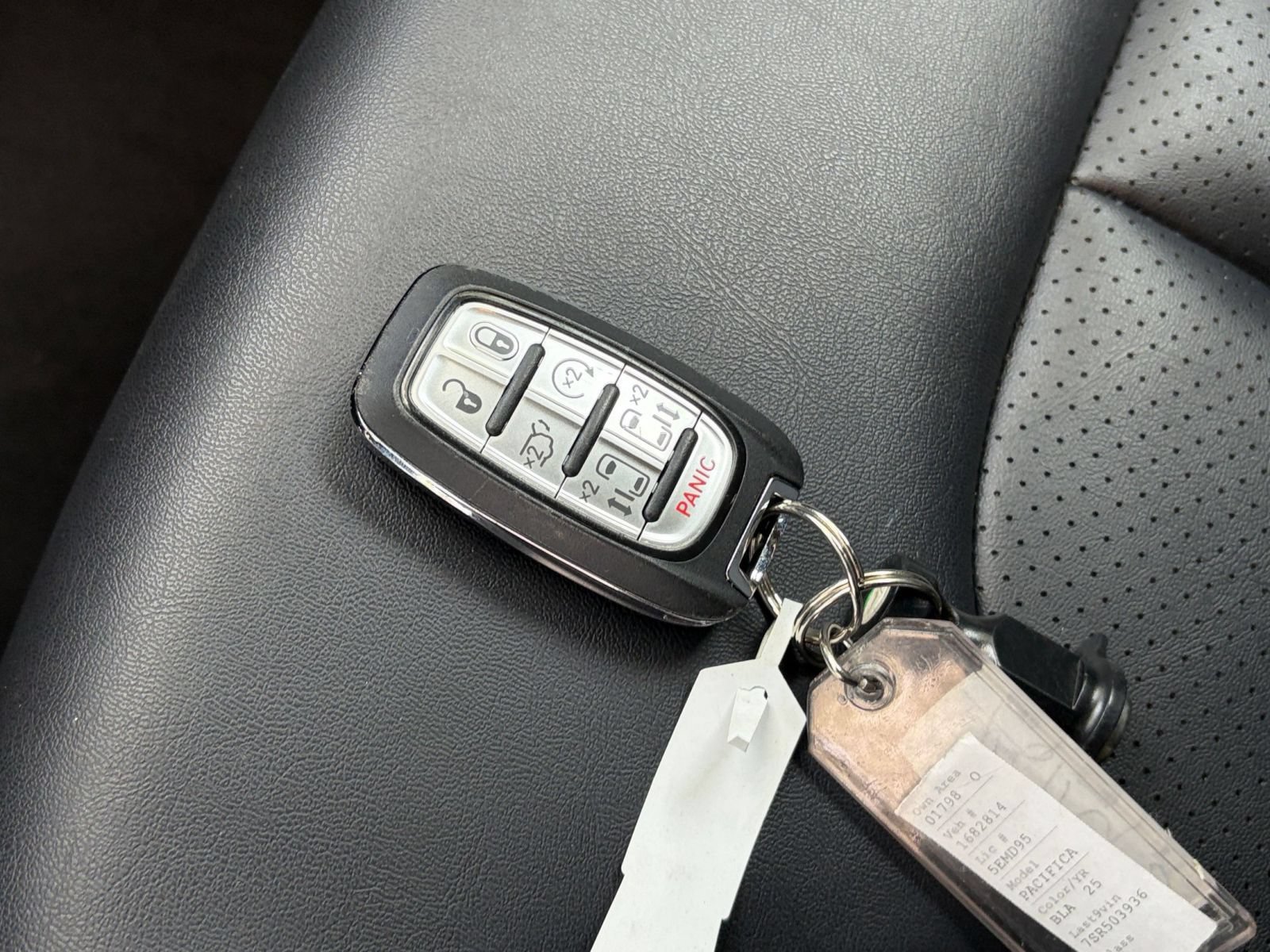 Used 2025 Chrysler Pacifica Select FWD image 21