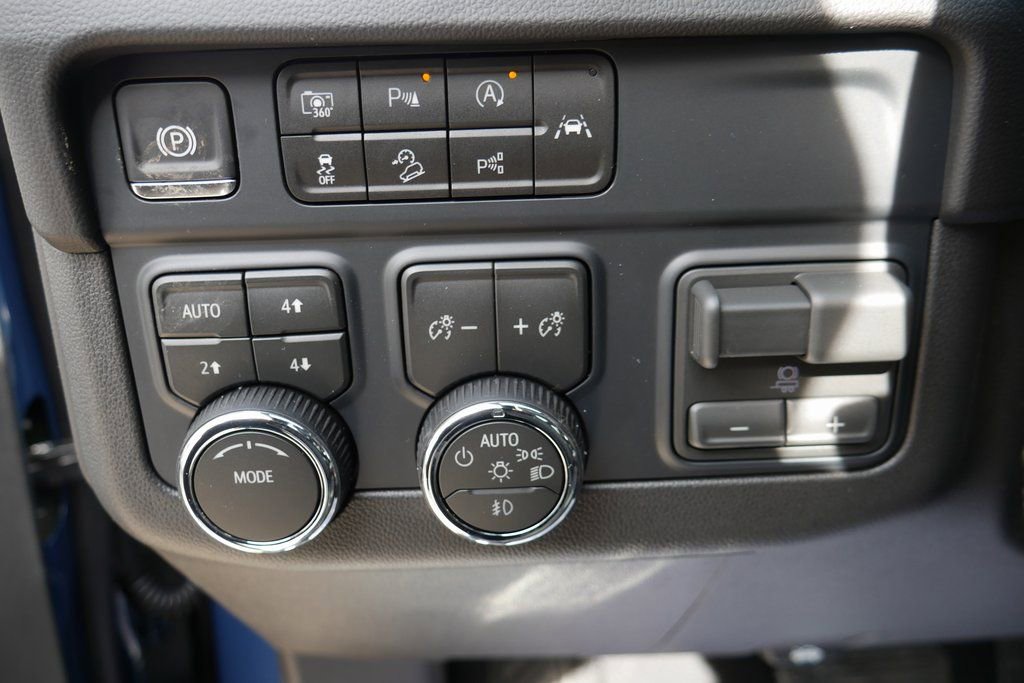 New 2026 Chevrolet Suburban Premier image 11