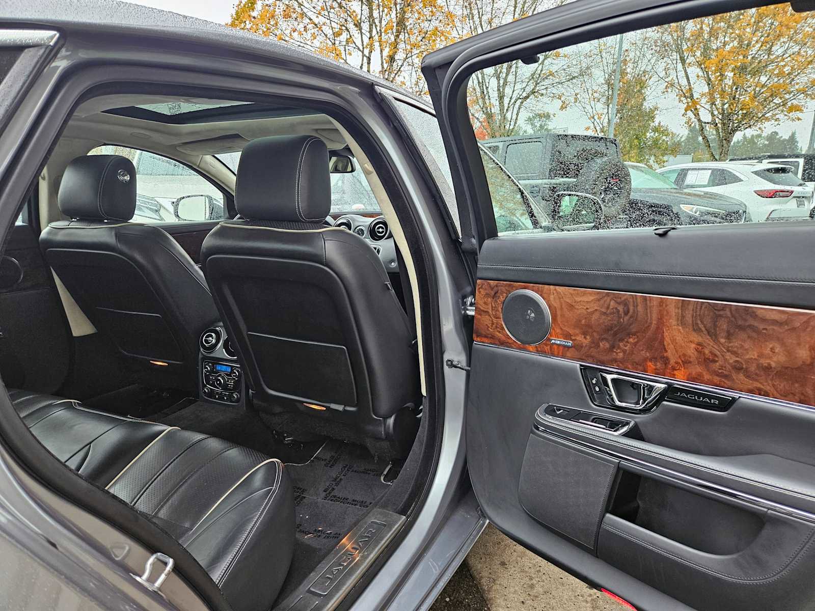 Used 2015 Jaguar XJ L Portfolio image 28