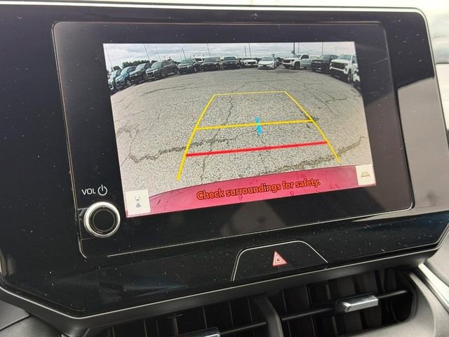 Used 2023 Toyota Venza LE AWD/4WD image 16