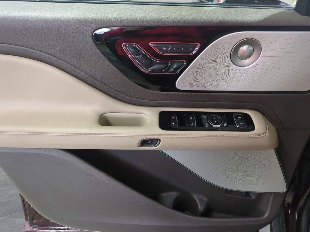 Certified 2023 Lincoln Aviator Reserve w/ Equipment Group 201A image 15