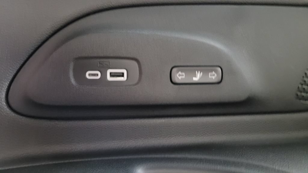New 2026 Chrysler Pacifica Pinnacle AWD/4WD image 39