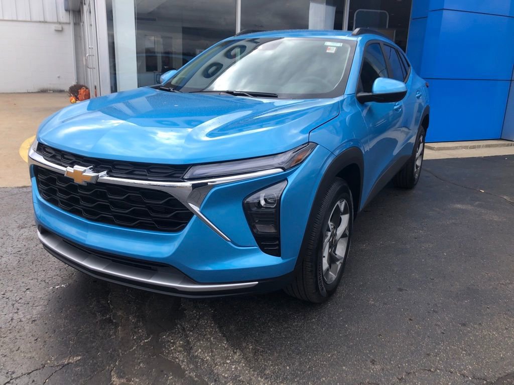 New 2026 Chevrolet Trax LT w/ Driver Confidence Package FWD image 2