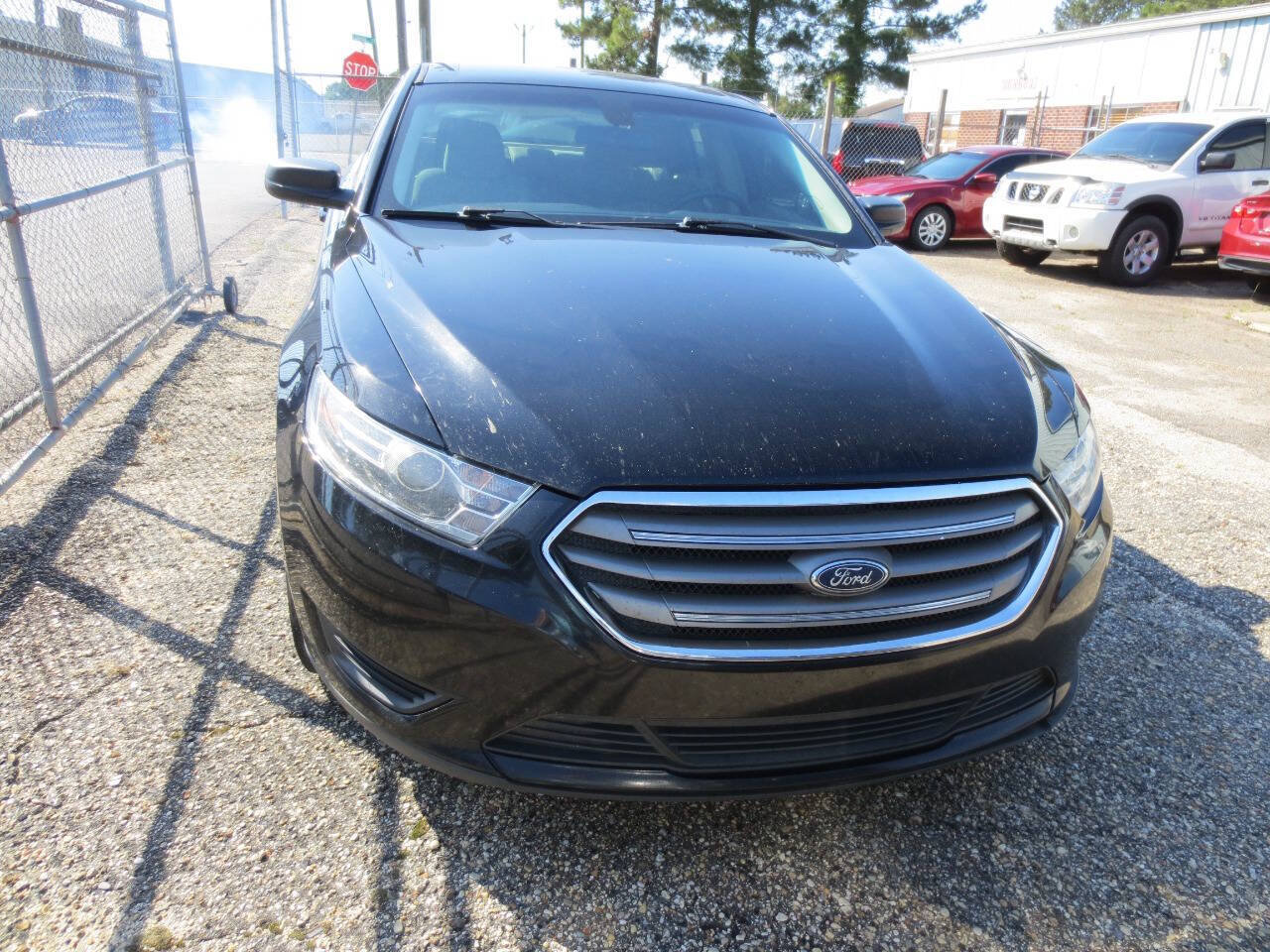Used 2018 Ford Taurus SE FWD image 3