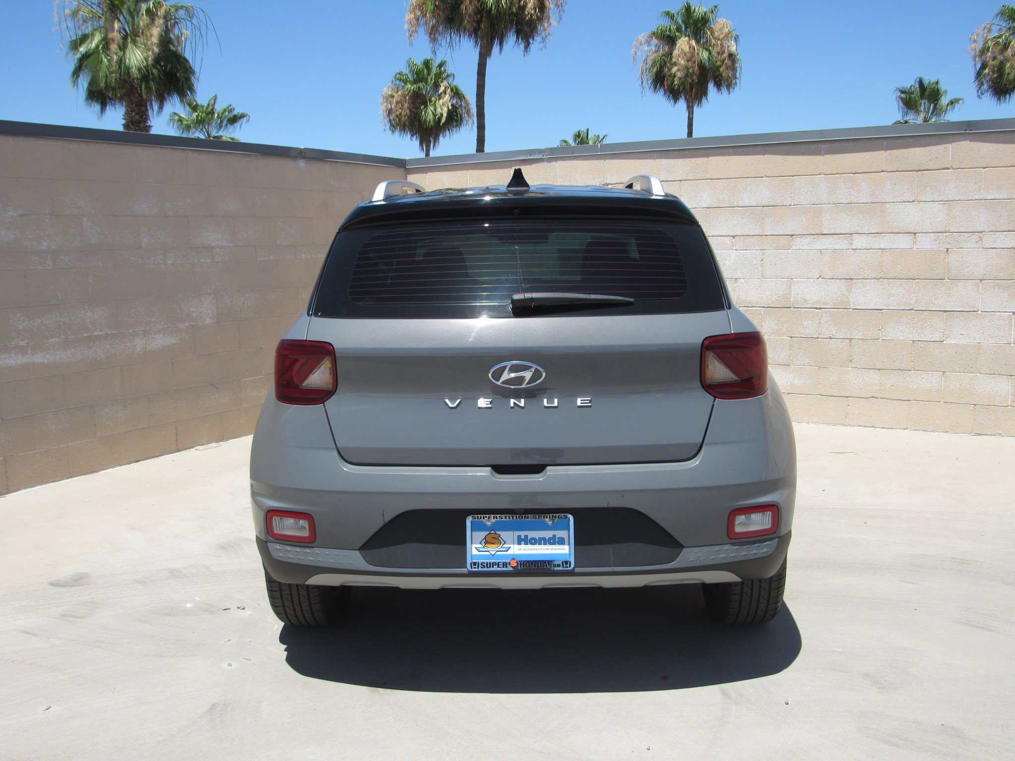 Used 2022 Hyundai Venue Limited FWD image 7