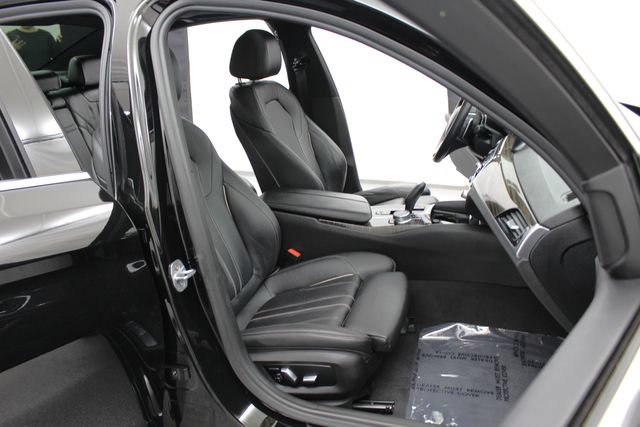 Used 2018 BMW 530e xDrive AWD/4WD image 24