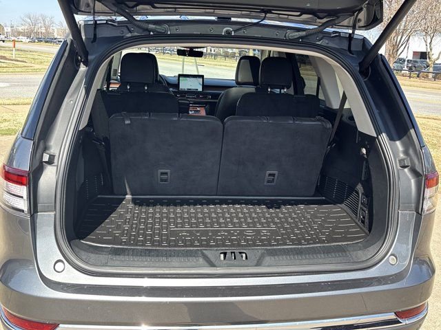 Used 2023 Lincoln Aviator Reserve w/ Elements Package Plus AWD/4WD image 6