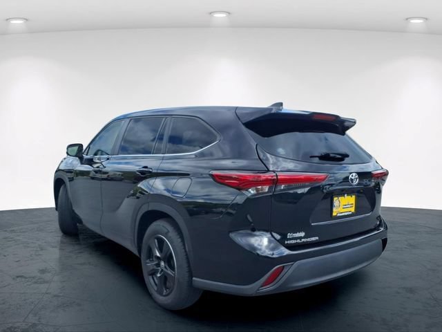 Used 2023 Toyota Highlander LE FWD image 14