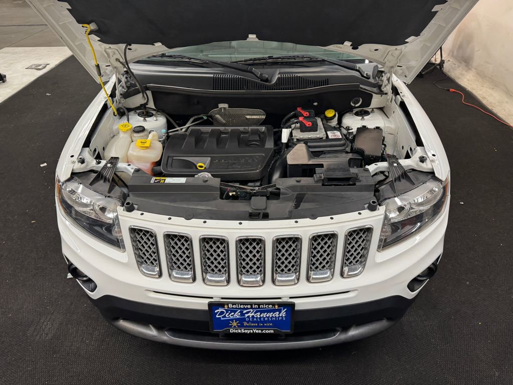 Used 2017 Jeep Compass Latitude FWD image 11