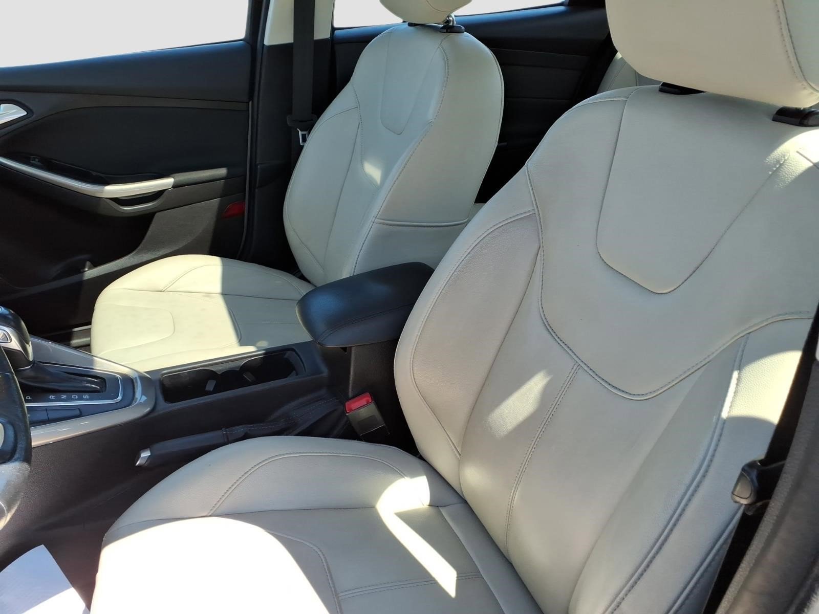 Used 2017 Ford Focus Titanium image 11