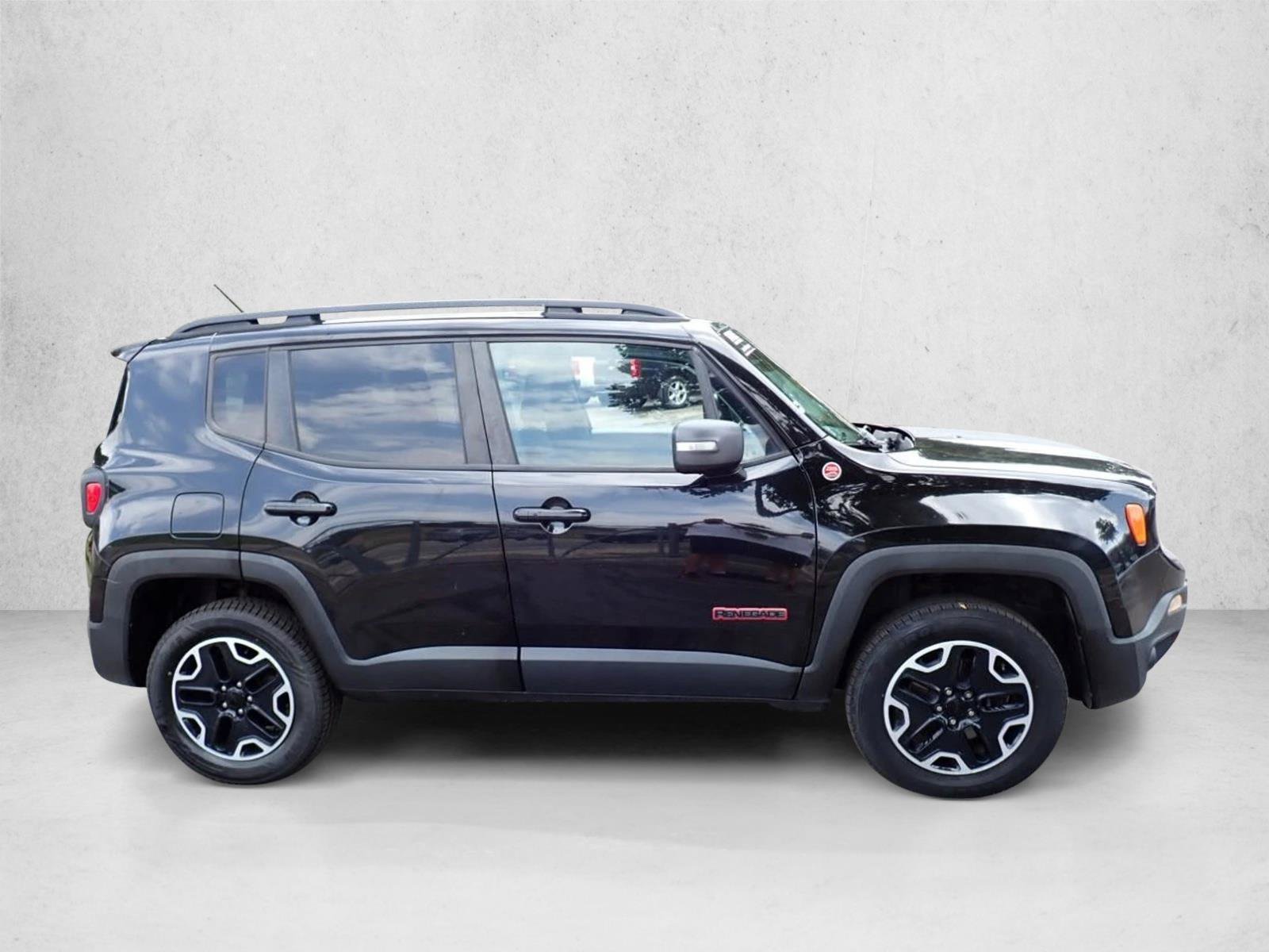 Used 2017 Jeep Renegade Trailhawk AWD/4WD image 5