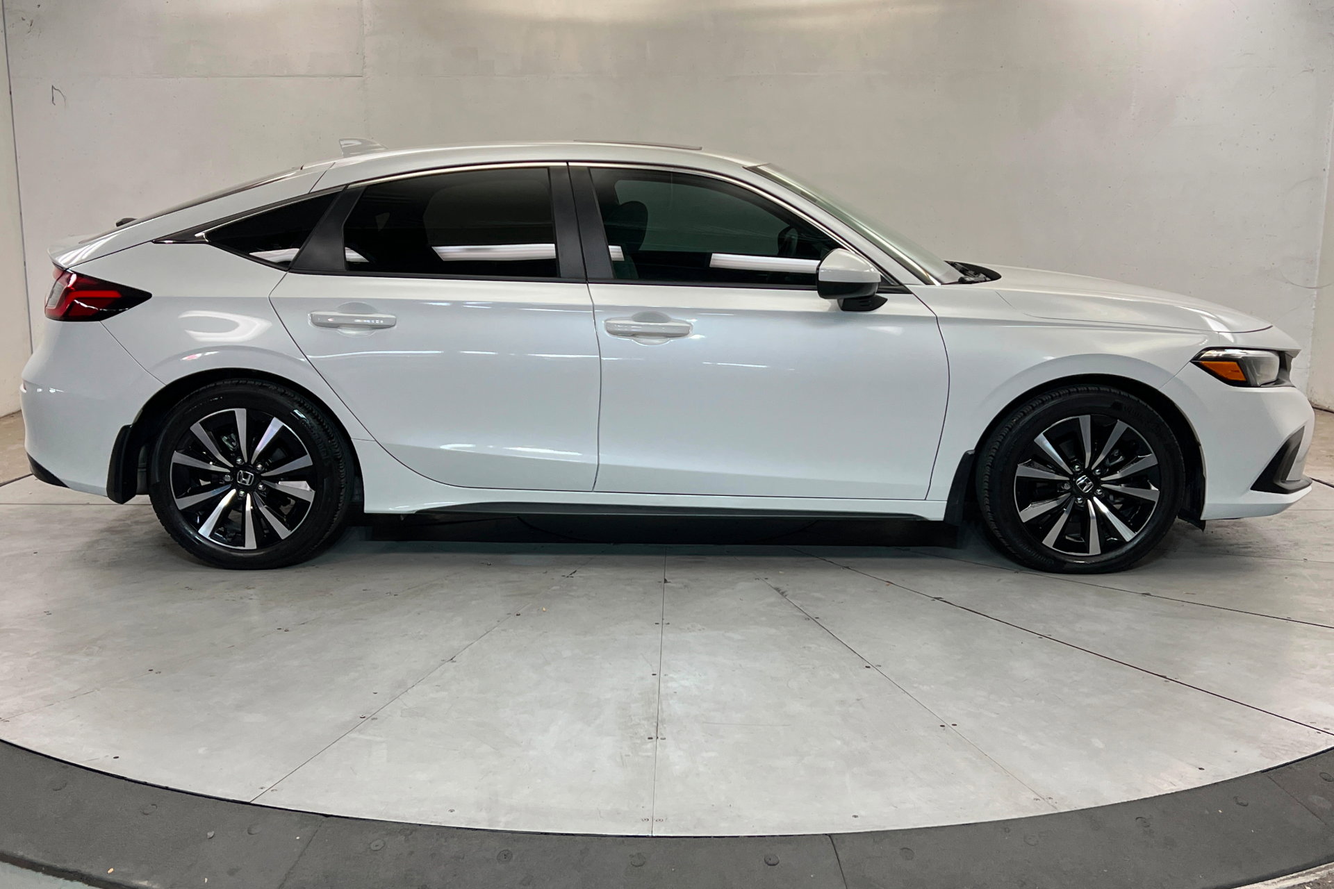 Used 2024 Honda Civic EX-L image 6