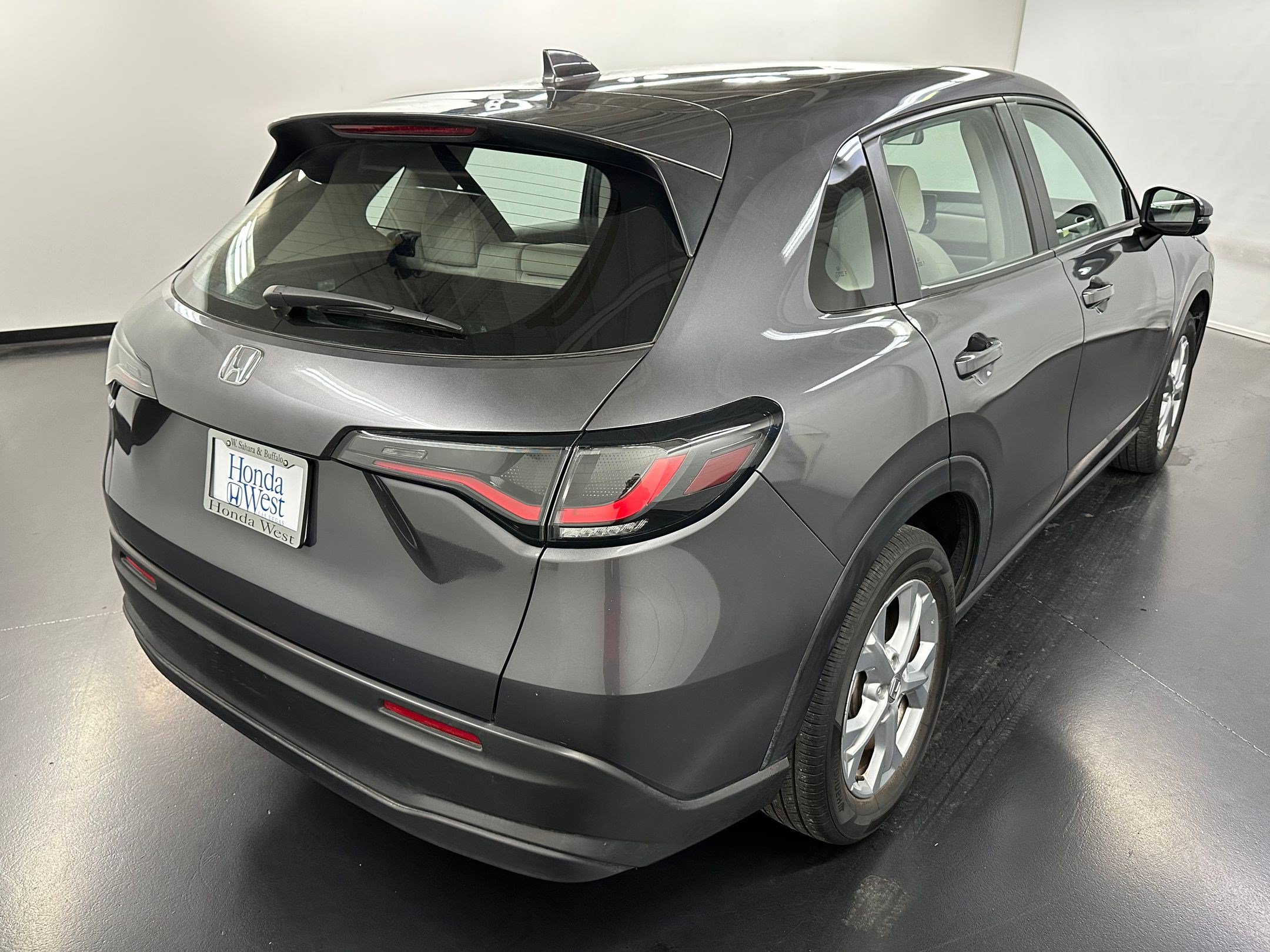 Certified 2024 Honda HR-V LX image 9