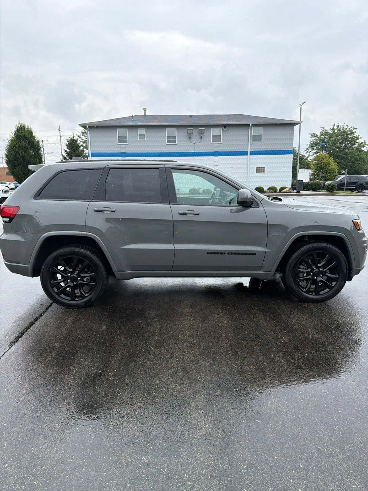 Used 2021 Jeep Grand Cherokee Laredo X AWD/4WD image 6