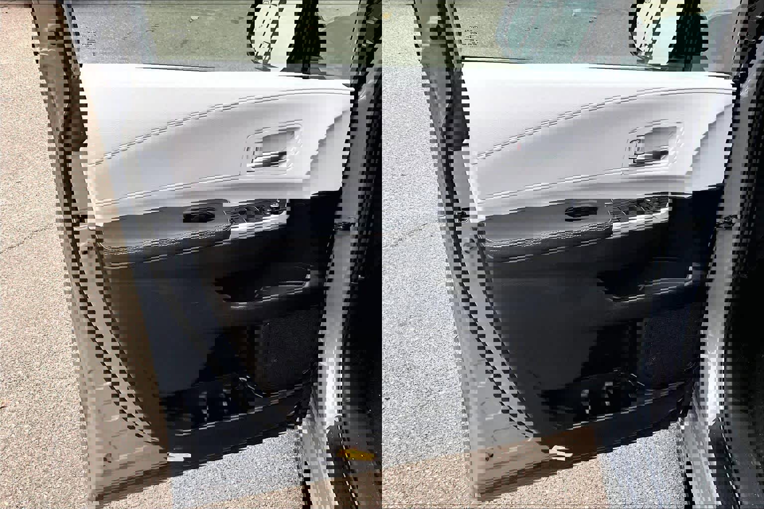 Used 2025 Toyota Sienna XSE w/ XSE Plus Package image 21