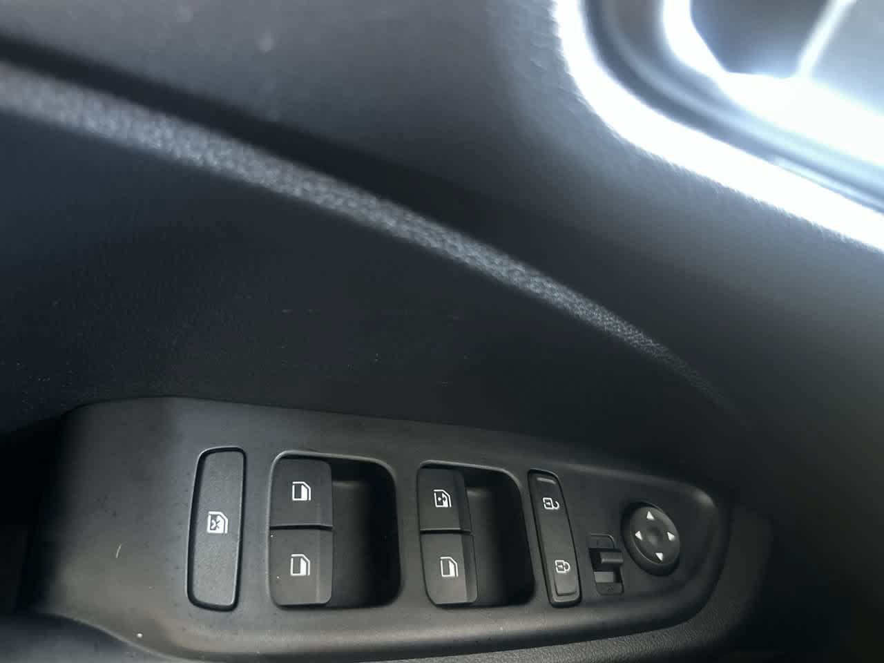 Used 2024 Hyundai Venue SEL FWD image 17