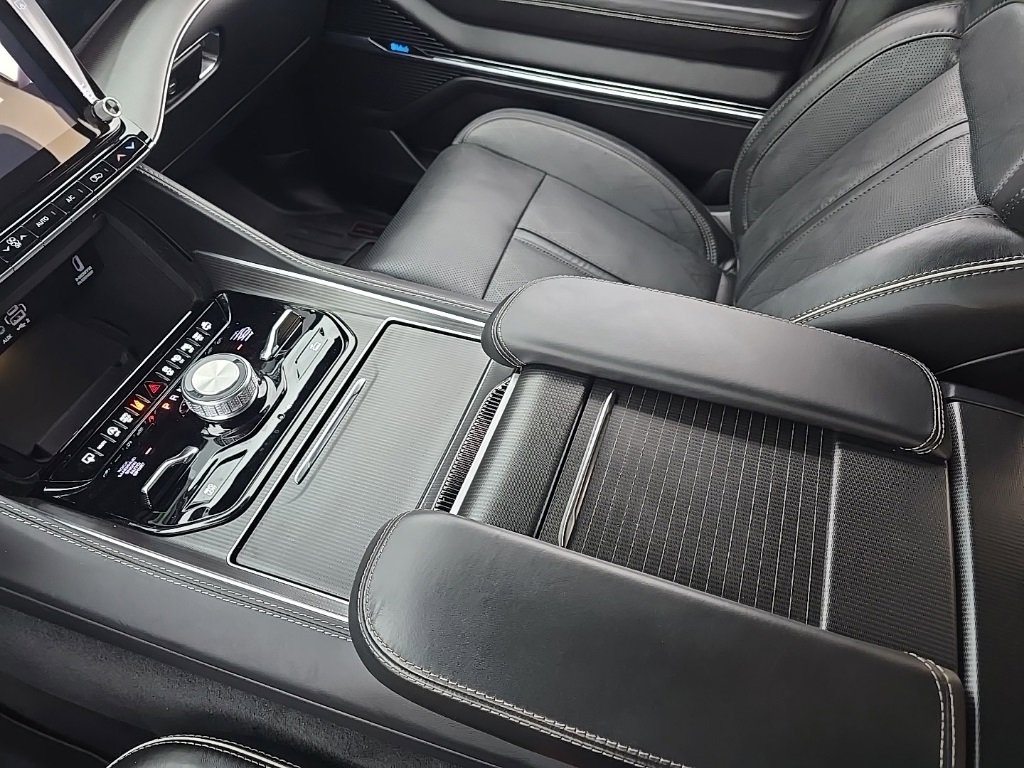 Used 2024 Jeep Grand Wagoneer Series II w/ Quick Order Packagew 28T image 17