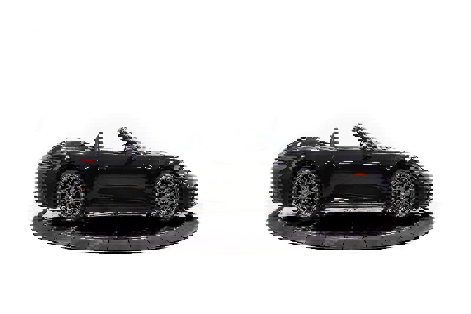 Certified 2025 Porsche 911 Carrera image 8