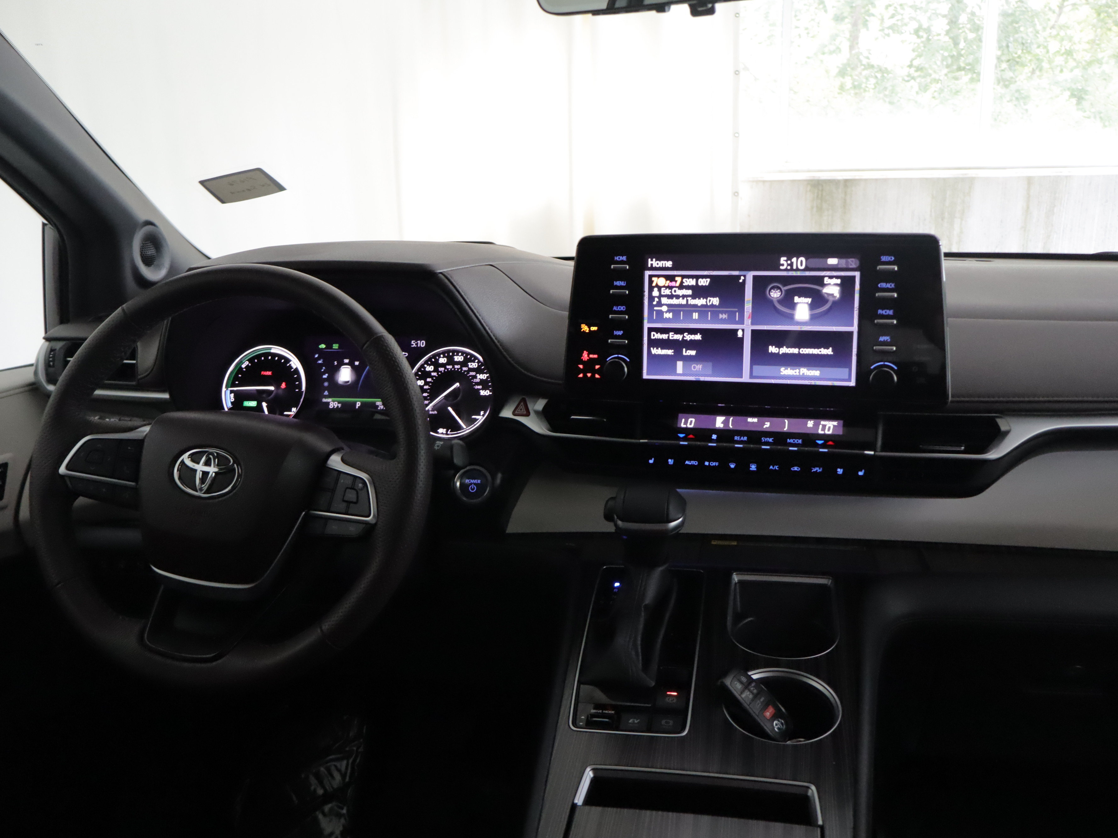 Used 2024 Toyota Sienna Platinum AWD/4WD image 2