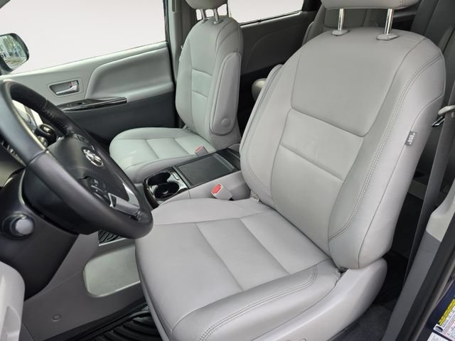 Used 2020 Toyota Sienna XLE w/ XLE Navigation Package AWD/4WD image 23
