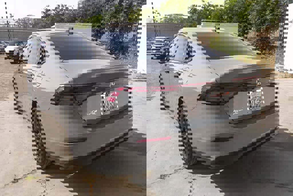 Used 2025 Honda Accord SE image 5