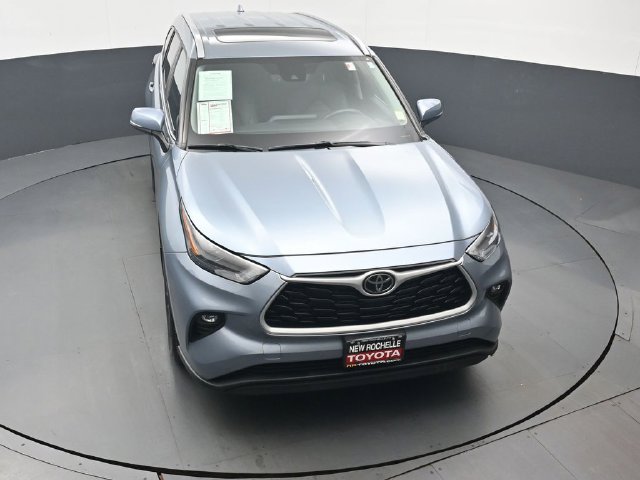 Used 2024 Toyota Highlander XLE AWD/4WD image 48
