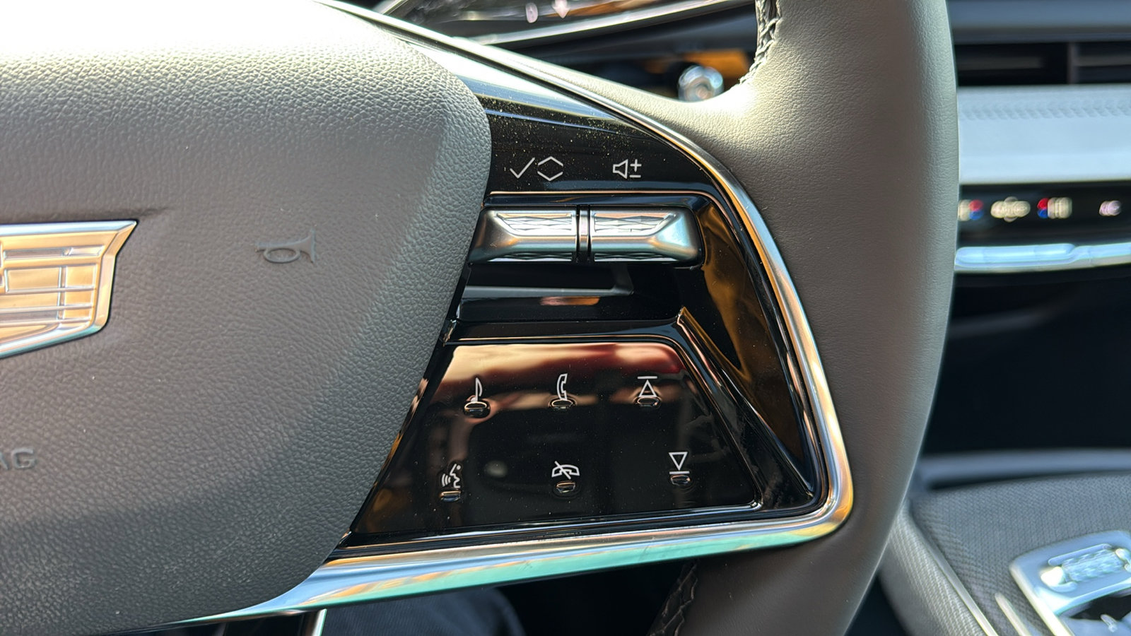 New 2026 Cadillac Optiq Luxury 1 image 16