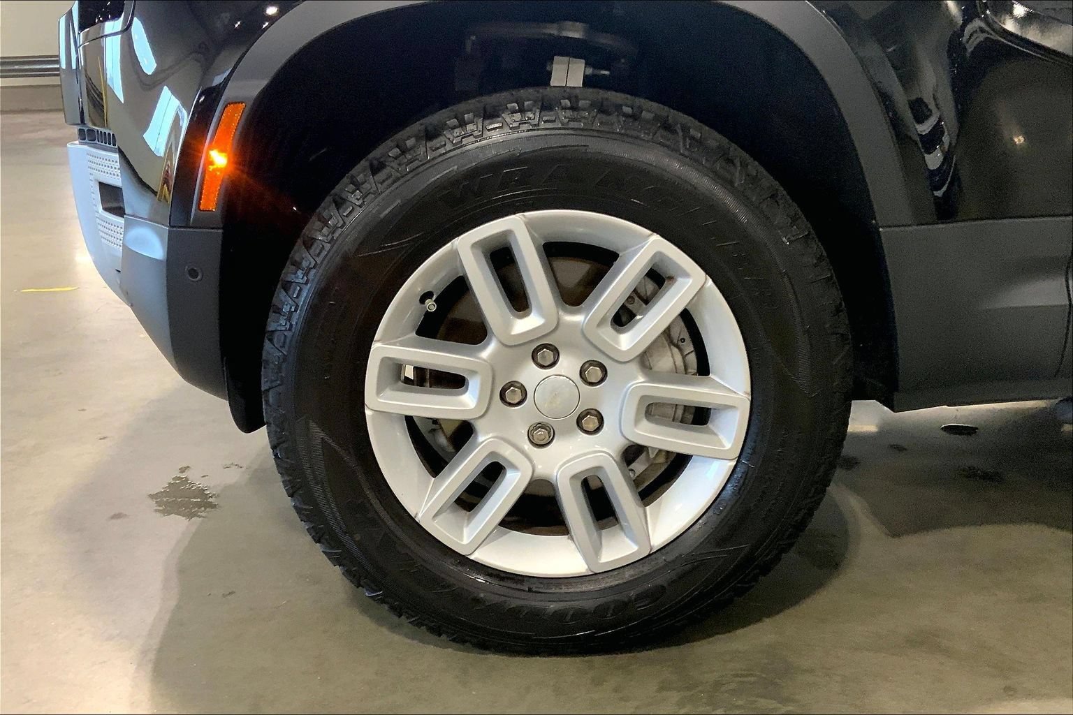 Certified 2025 Land Rover Defender 110 S AWD/4WD image 10