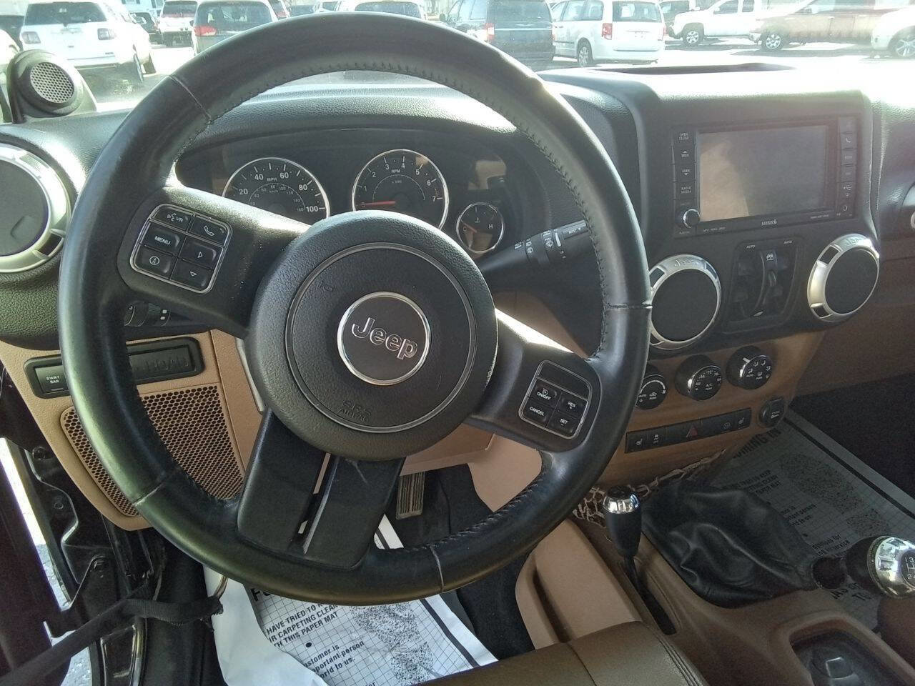 Used 2012 Jeep Wrangler Unlimited Rubicon w/ Dual Top Group AWD/4WD image 14