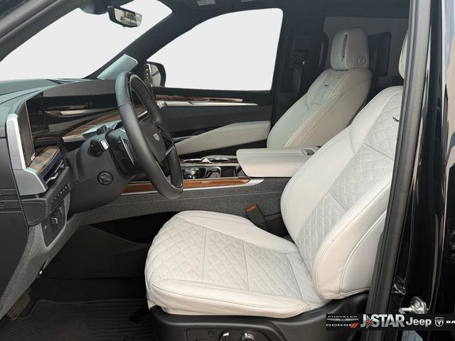 Used 2025 Cadillac Escalade Sport Platinum AWD/4WD image 10