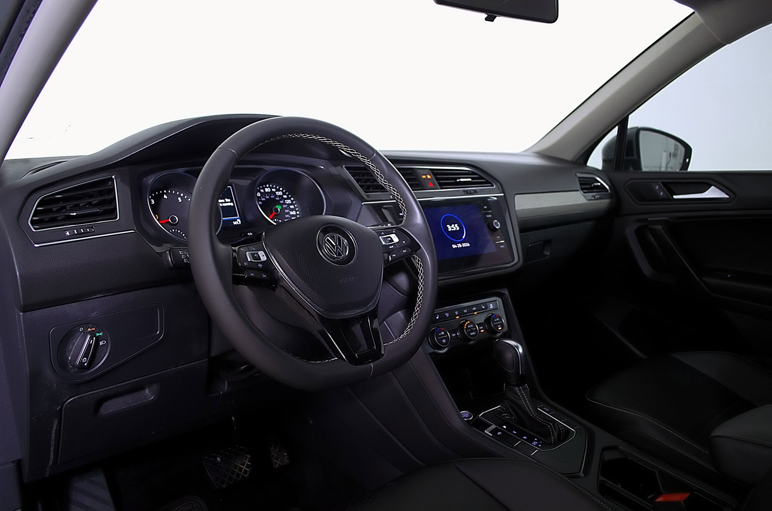 Used 2021 Volkswagen Tiguan SE FWD image 13