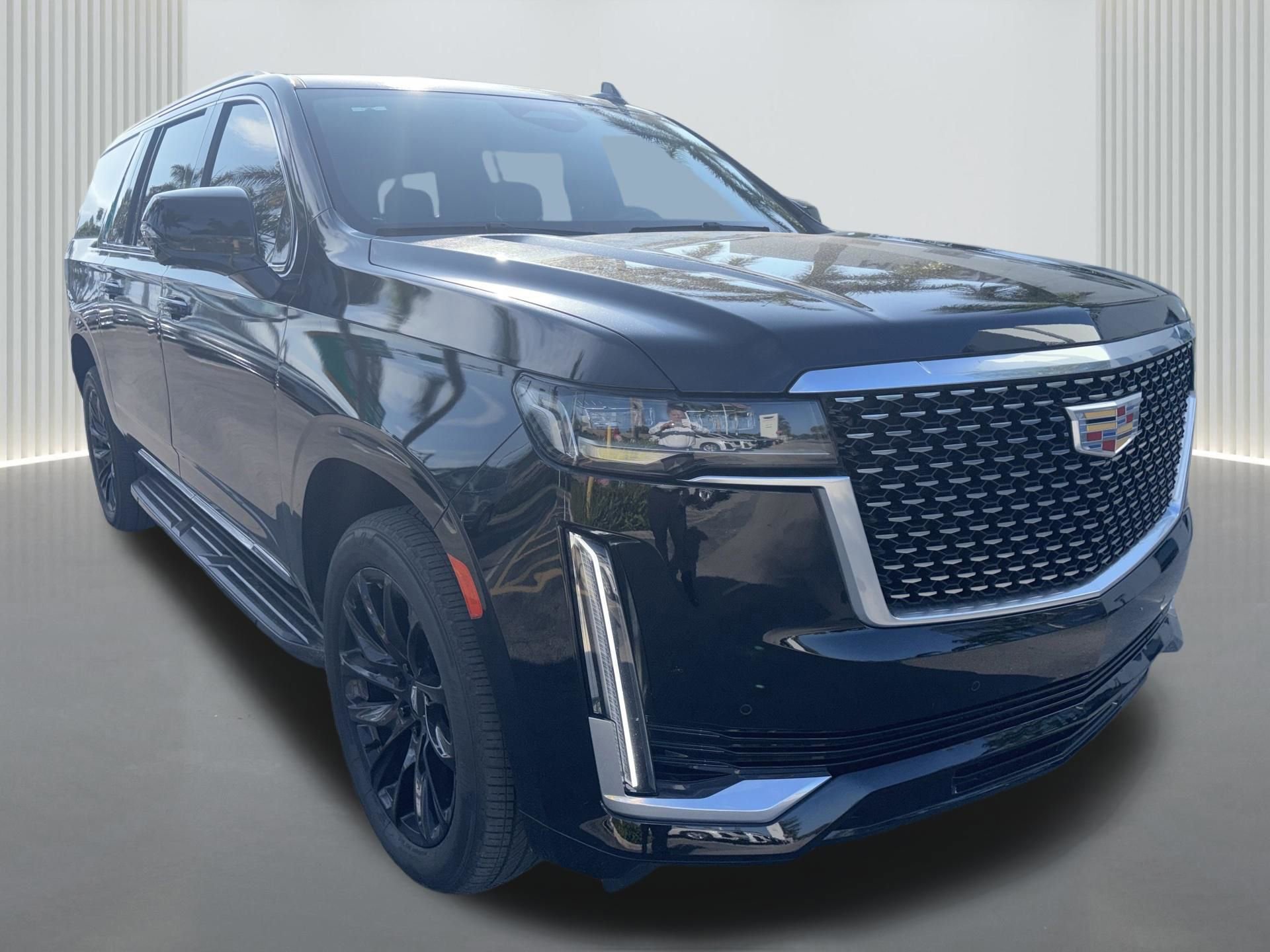 Used 2022 Cadillac Escalade ESV Luxury RWD image 2