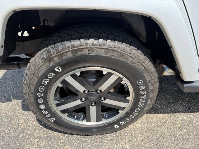 Used 2012 Jeep Wrangler Unlimited Sahara AWD/4WD image 17