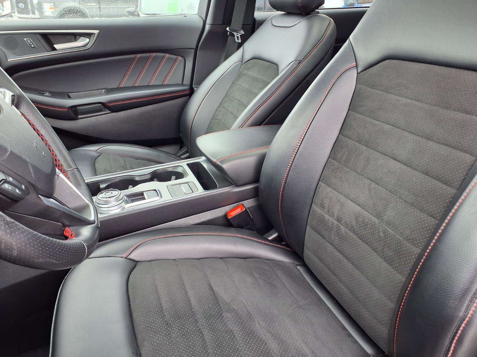 Used 2024 Ford Edge ST-Line image 3