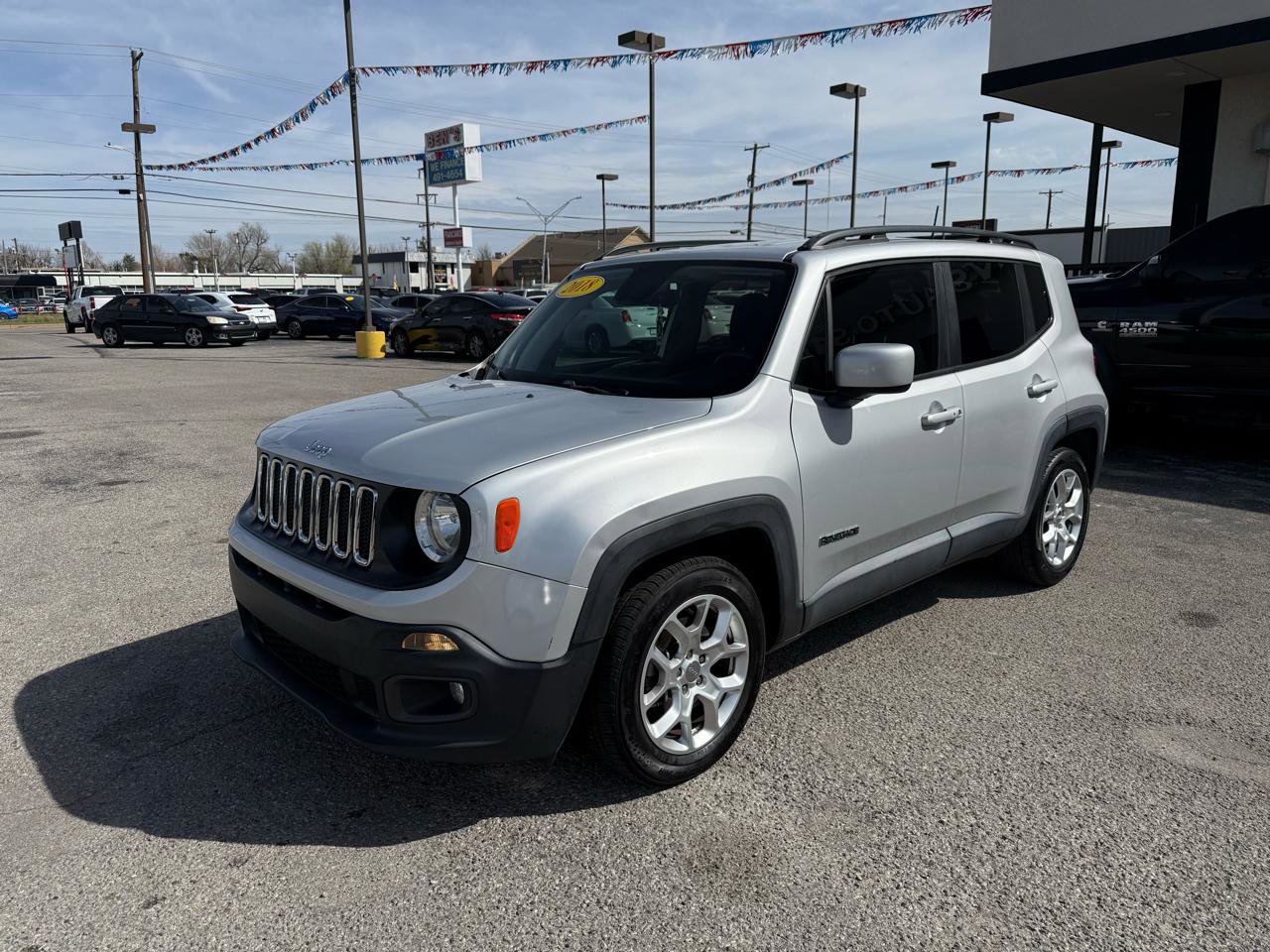 Used 2018 Jeep Renegade Latitude image 2
